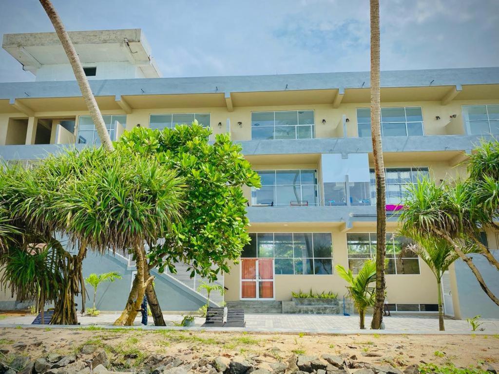 Sevenra Grand Beach Hotel أمبالانغودا المظهر الخارجي الصورة