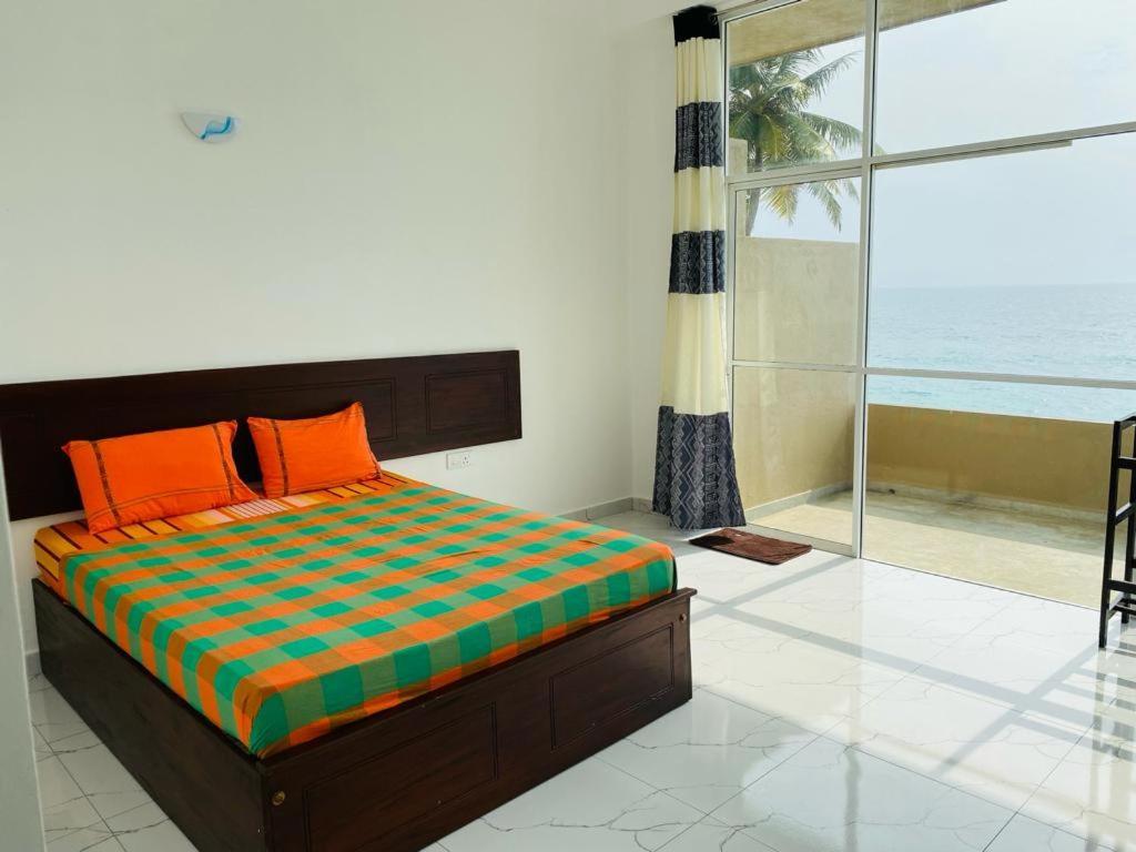 Sevenra Grand Beach Hotel أمبالانغودا المظهر الخارجي الصورة