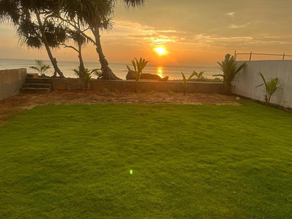 Sevenra Grand Beach Hotel أمبالانغودا المظهر الخارجي الصورة